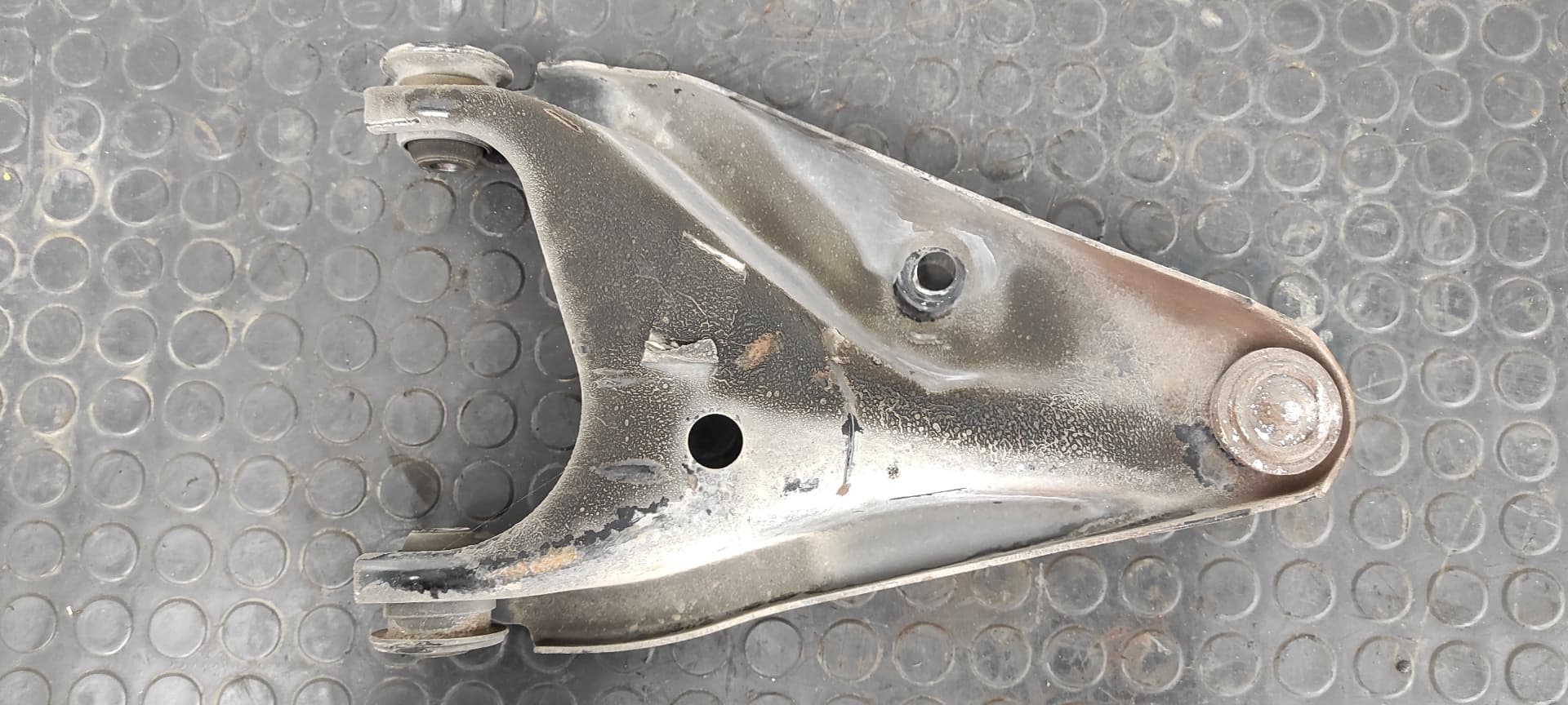 Recambio de BRAZO DERECHO INFERIOR DELANTERO para DACIA LOGAN Ambiance K9KK7 referencia OEM IAM 837F084   - PLATA 6