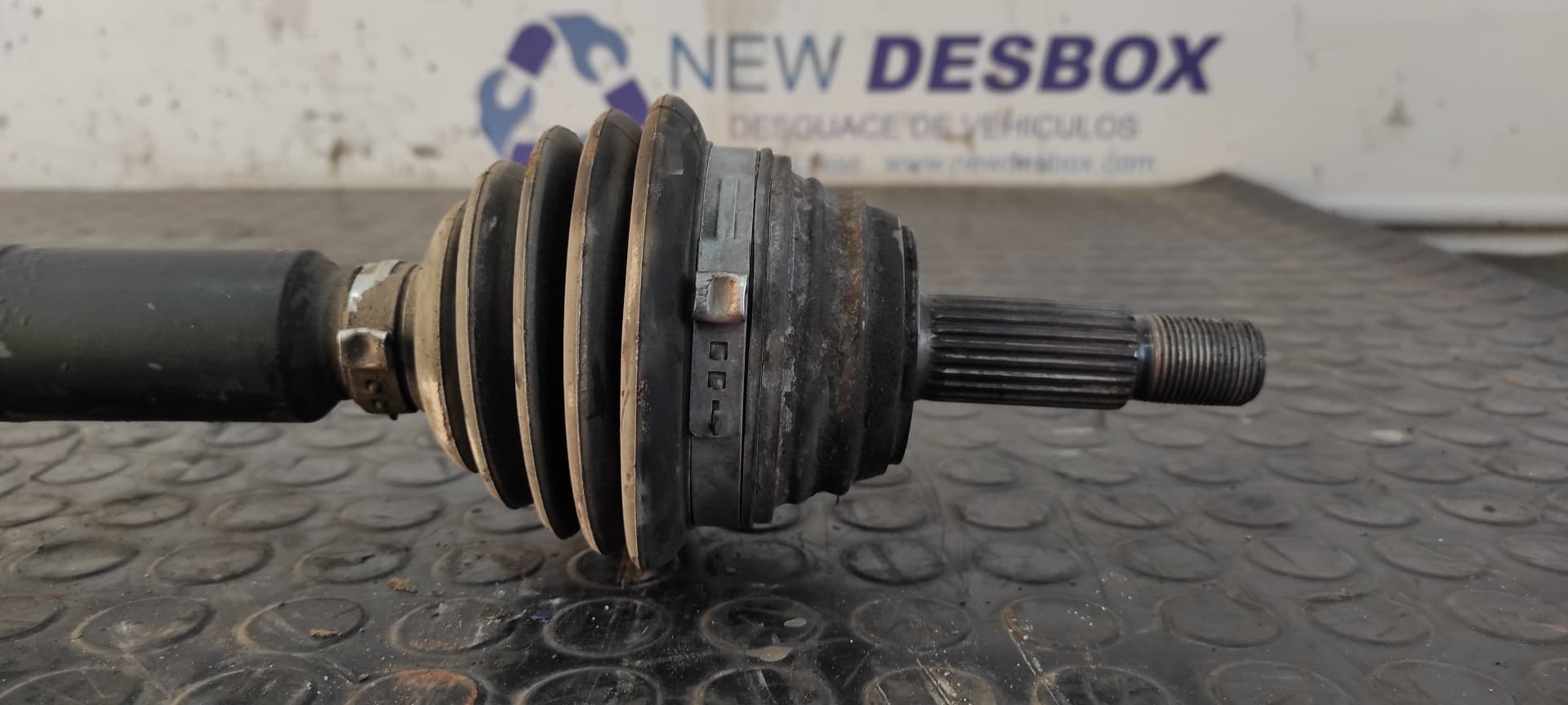 Recambio de TRANSMISION DELANTERA DERECHA para VOLKSWAGEN POLO BERLINA (6N1) AER referencia OEM IAM    - NEGRO 3