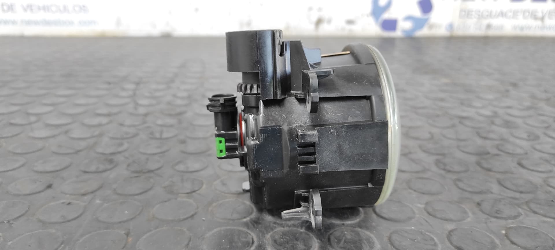 Recambio de FARO ANTINIEBLA DERECHO para LAND ROVER FREELANDER (LR2) 2.2 Td4 CAT 224DT referencia OEM IAM LR057400   - AZUL 2