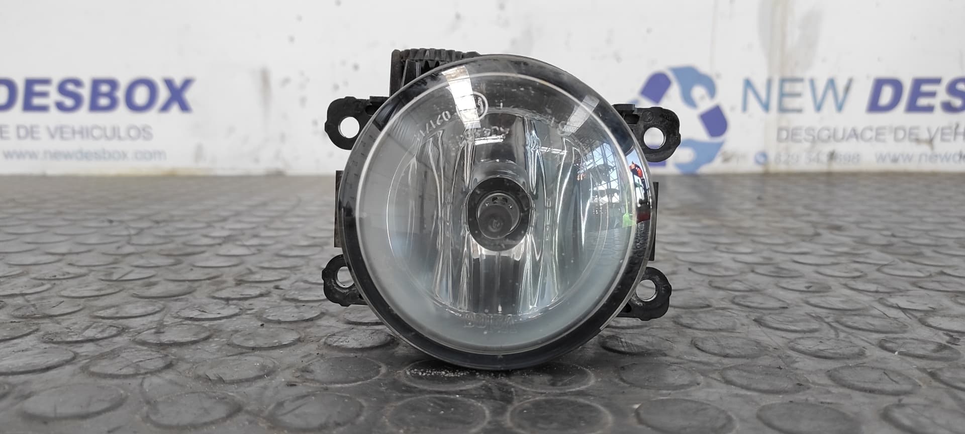 Recambio de FARO ANTINIEBLA IZQUIERDO para LAND ROVER FREELANDER (LR2) 2.2 Td4 CAT 224DT referencia OEM IAM LR057400   - AZUL