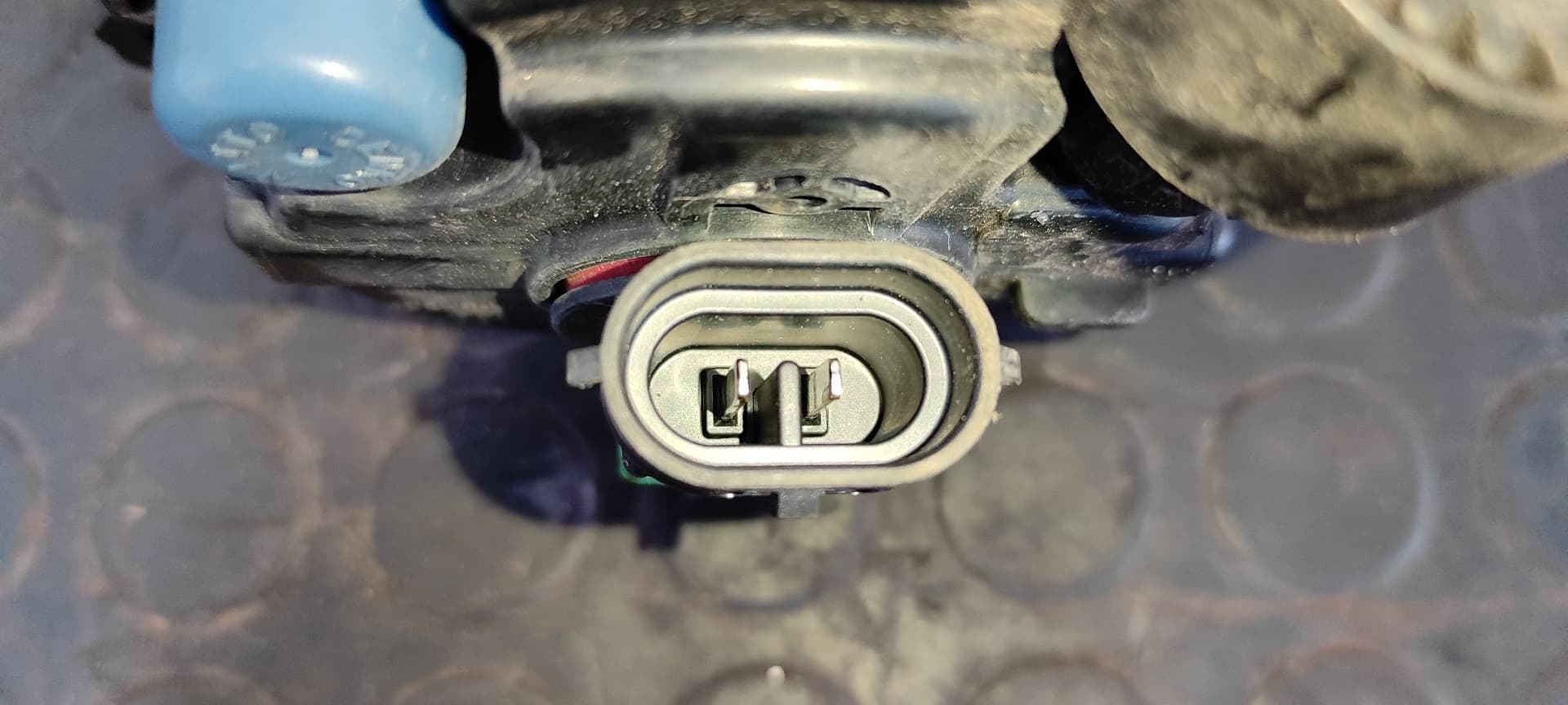 Recambio de FARO ANTINIEBLA IZQUIERDO para LAND ROVER FREELANDER (LR2) 2.2 Td4 CAT 224DT referencia OEM IAM LR057400   - AZUL 6