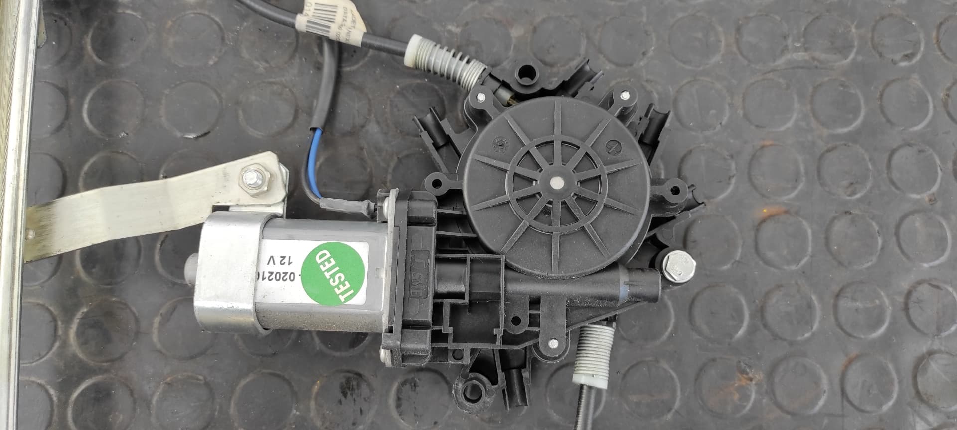 Recambio de ELEVALUNAS DELANTERO IZQUIERDO para OPEL KADETT D Básico Berlina 16SV referencia OEM IAM    - BLANCO 4