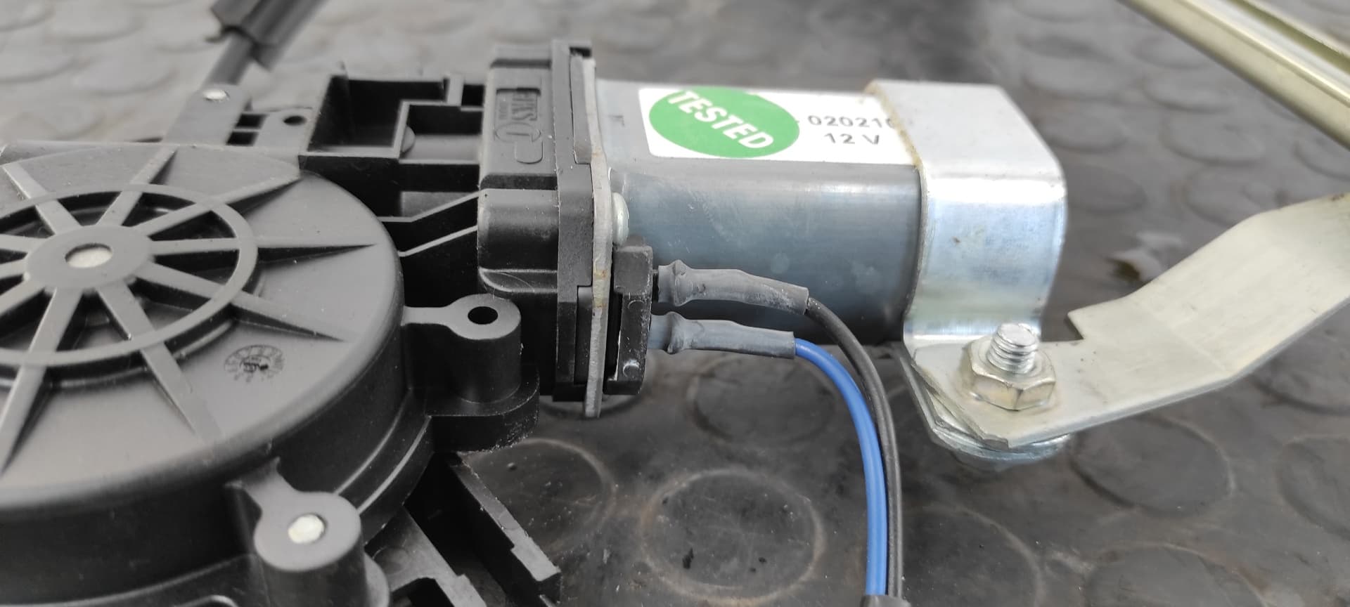 Recambio de ELEVALUNAS DELANTERO IZQUIERDO para OPEL KADETT D Básico Berlina 16SV referencia OEM IAM    - BLANCO 3