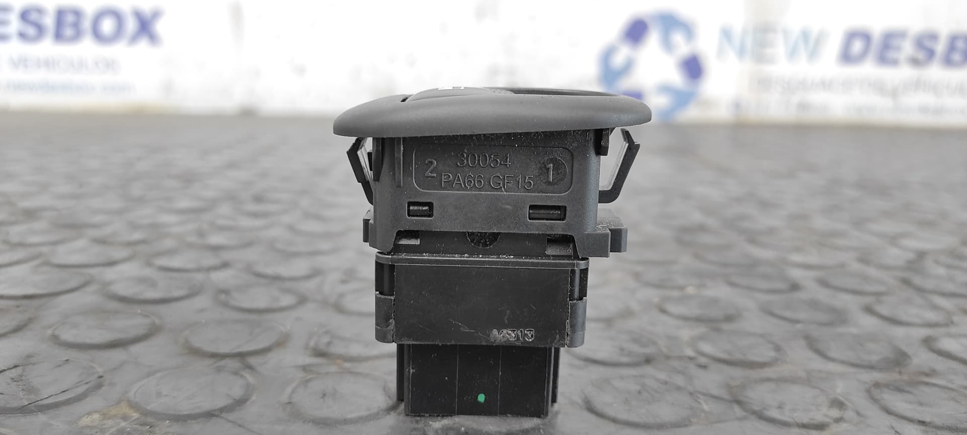 Recambio de MANDO ELEVALUNAS DELANTERO DERECHO para CITROEN C3 1,6 16V Exclusive NFUTU5JP4 referencia OEM IAM 96605364XT   - GRIS 5