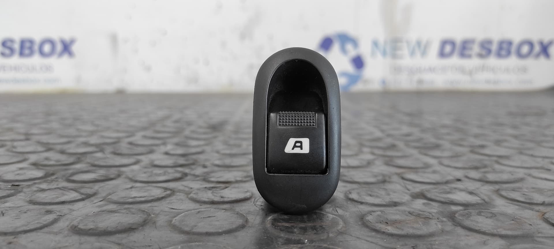 Recambio de MANDO ELEVALUNAS DELANTERO IZQUIERDO para CITROEN C3 1,6 16V Exclusive NFUTU5JP4 referencia OEM IAM 96401469XT   - GRIS