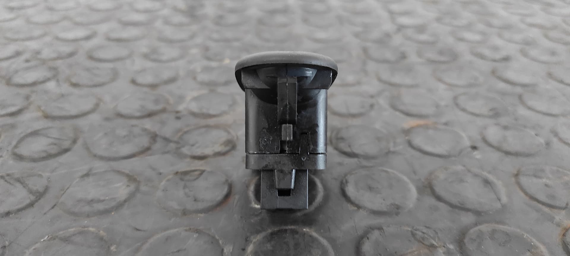 Recambio de MANDO ELEVALUNAS DELANTERO IZQUIERDO para CITROEN C3 1,6 16V Exclusive NFUTU5JP4 referencia OEM IAM 96401469XT   - GRIS 2