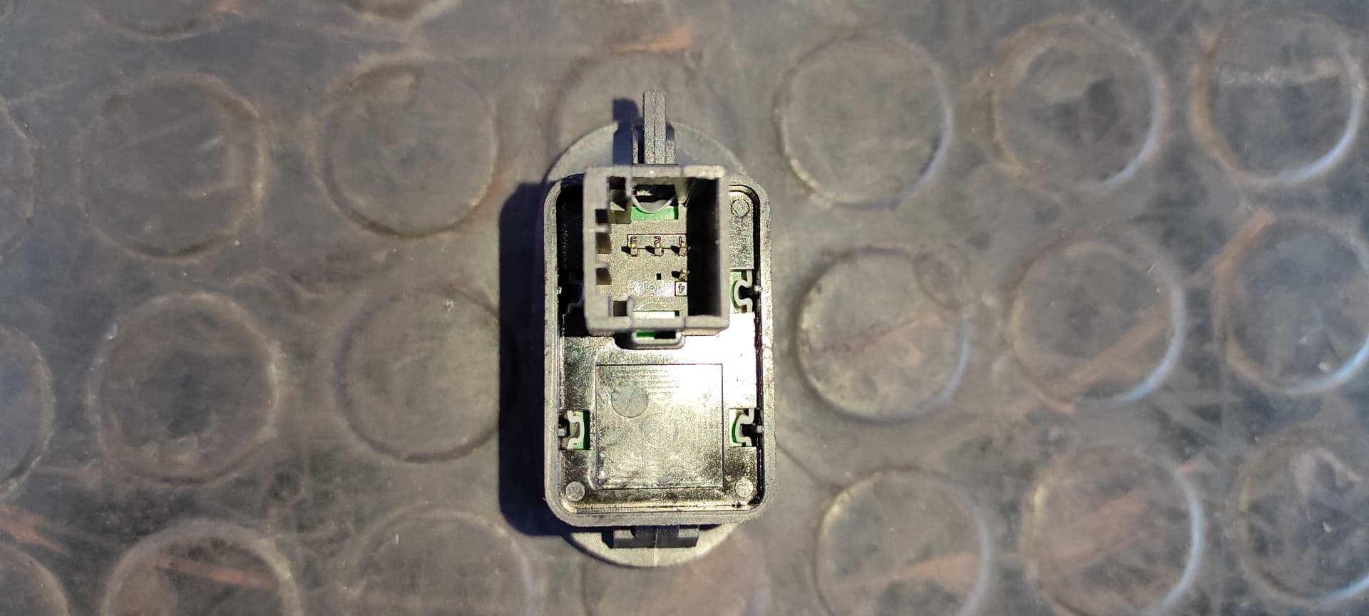 Recambio de MANDO ELEVALUNAS DELANTERO IZQUIERDO para CITROEN C3 1,6 16V Exclusive NFUTU5JP4 referencia OEM IAM 96401469XT   - GRIS 5