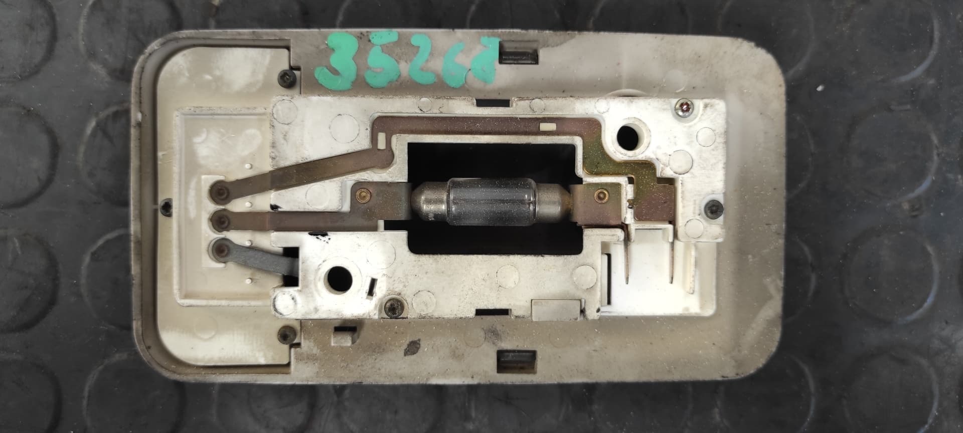 Recambio de LUZ INTERIOR para LAND ROVER DISCOVERY (SALLJG/LJ) TDi (3-ptas.) D21L referencia OEM IAM    - ROJO 2