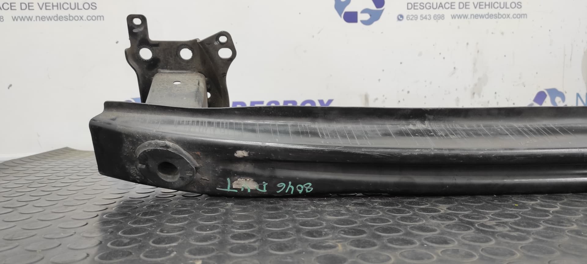 Recambio de REFUERZO PARAGOLPES DELANTERO para VOLKSWAGEN CADDY KA/KB (2K) Furgón Economy BLS referencia OEM IAM    - BLANCO 7