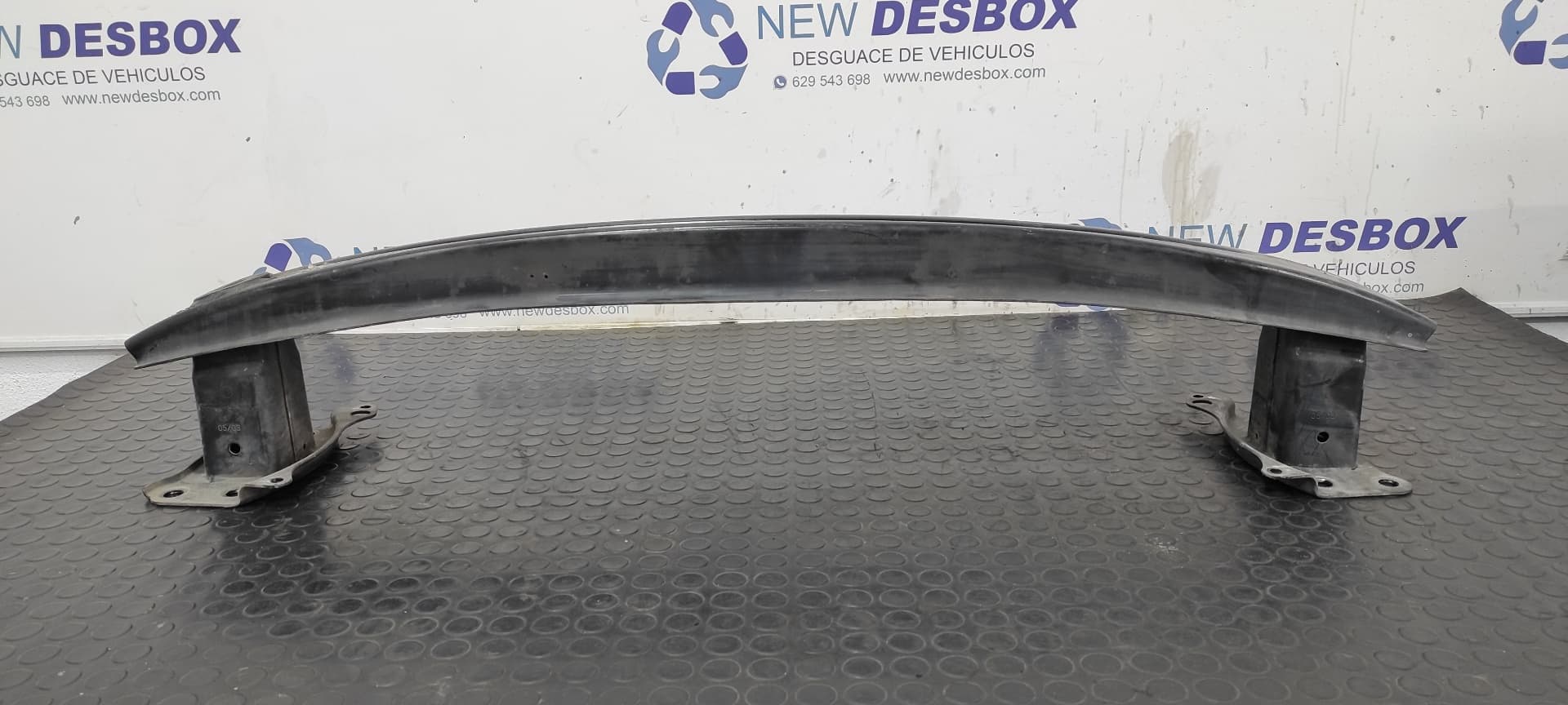 Recambio de REFUERZO PARAGOLPES DELANTERO para VOLKSWAGEN CADDY KA/KB (2K) Furgón Economy BLS referencia OEM IAM    - BLANCO 6