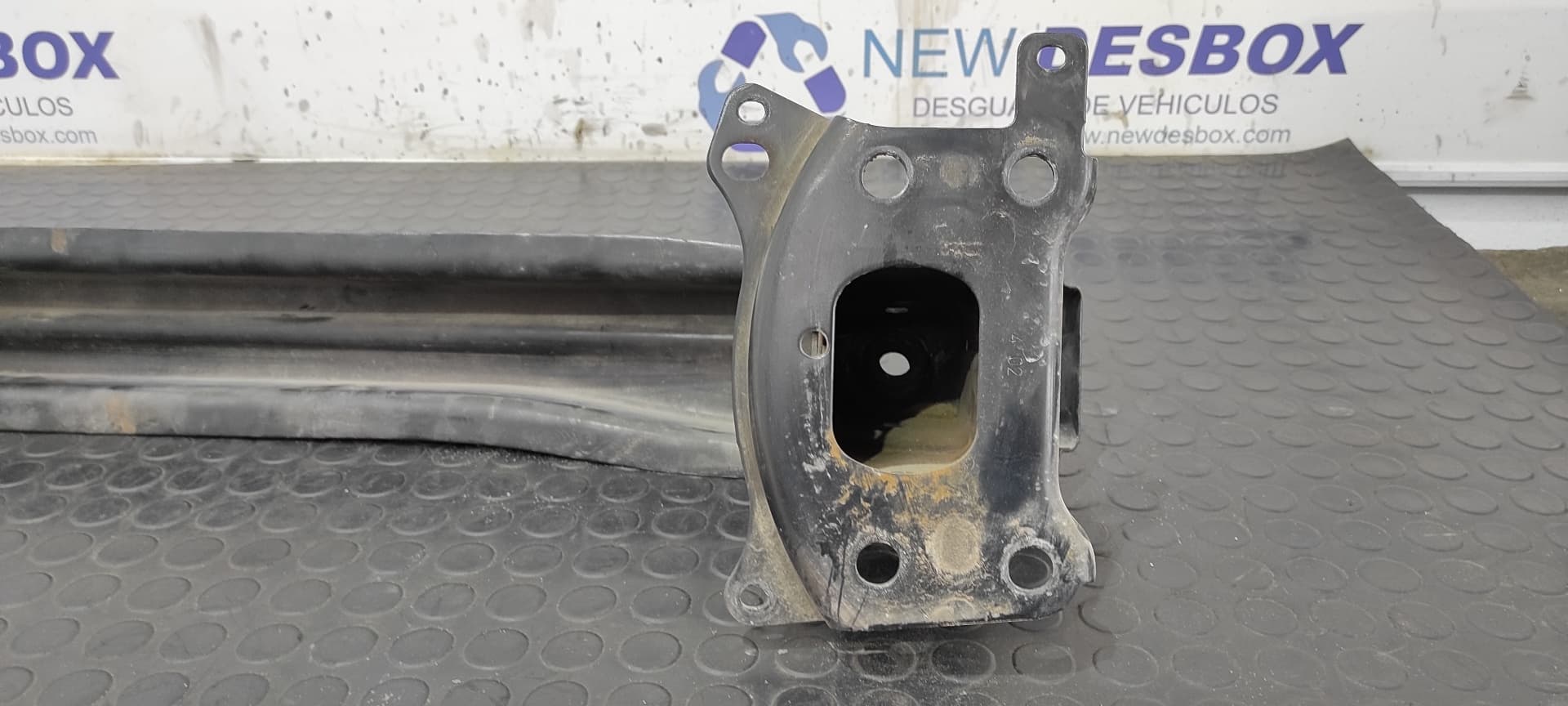 Recambio de REFUERZO PARAGOLPES DELANTERO para VOLKSWAGEN CADDY KA/KB (2K) Furgón Economy BLS referencia OEM IAM    - BLANCO 5