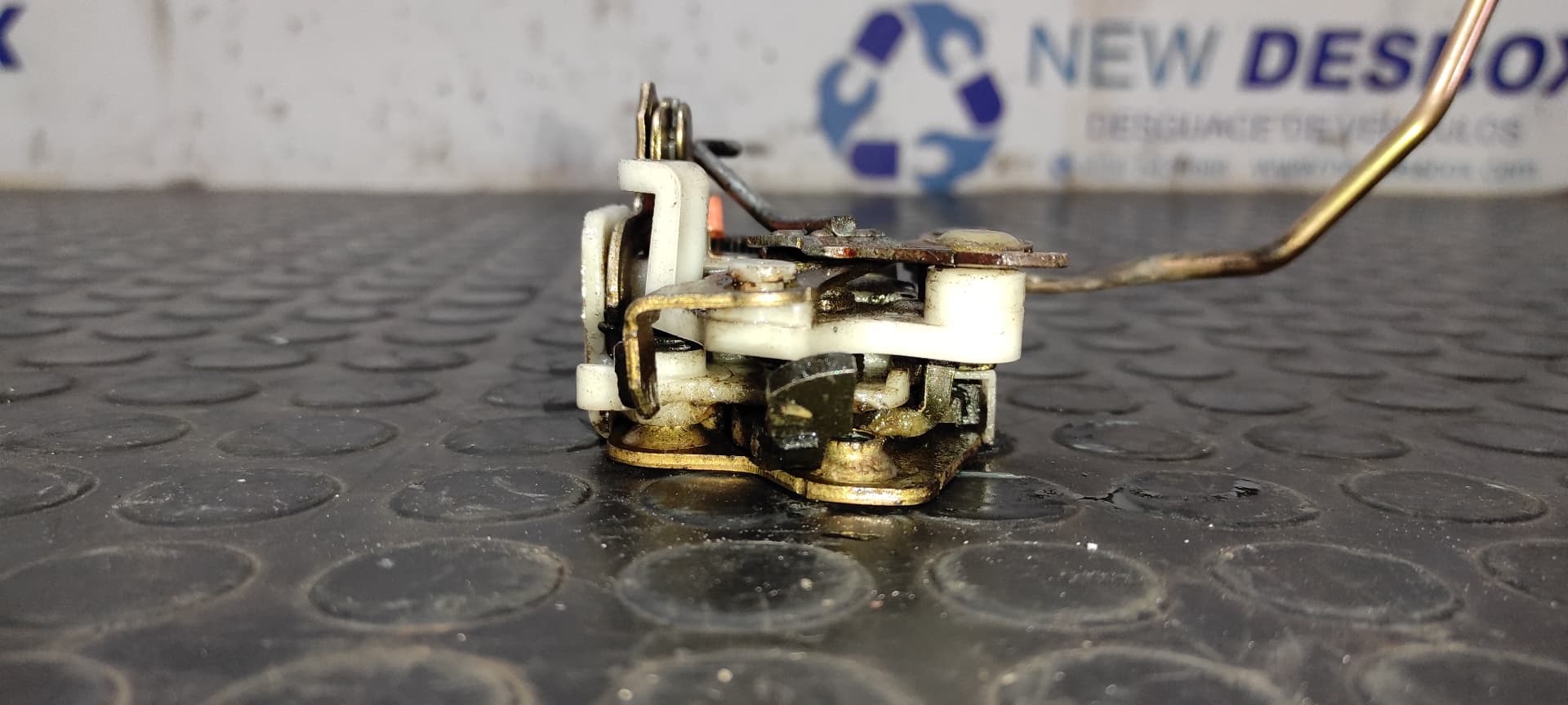 Recambio de CERRADURA PUERTA DELANTERA IZQUIERDA para MITSUBISHI MONTERO (V20/V40) 2800 TD American Dream (3-ptas.) 4M40 referencia OEM IAM    - AZUL 5