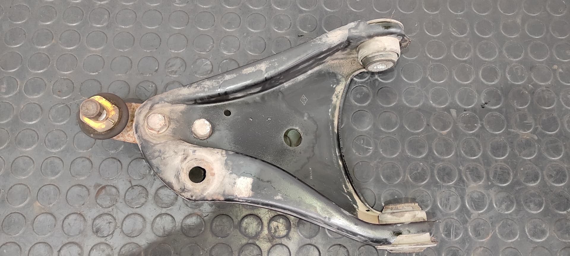 Recambio de BRAZO IZQUIERDO INFERIOR DELANTERO para RENAULT TWINGO Societe D7F referencia OEM IAM 042E135G   - NEGRO