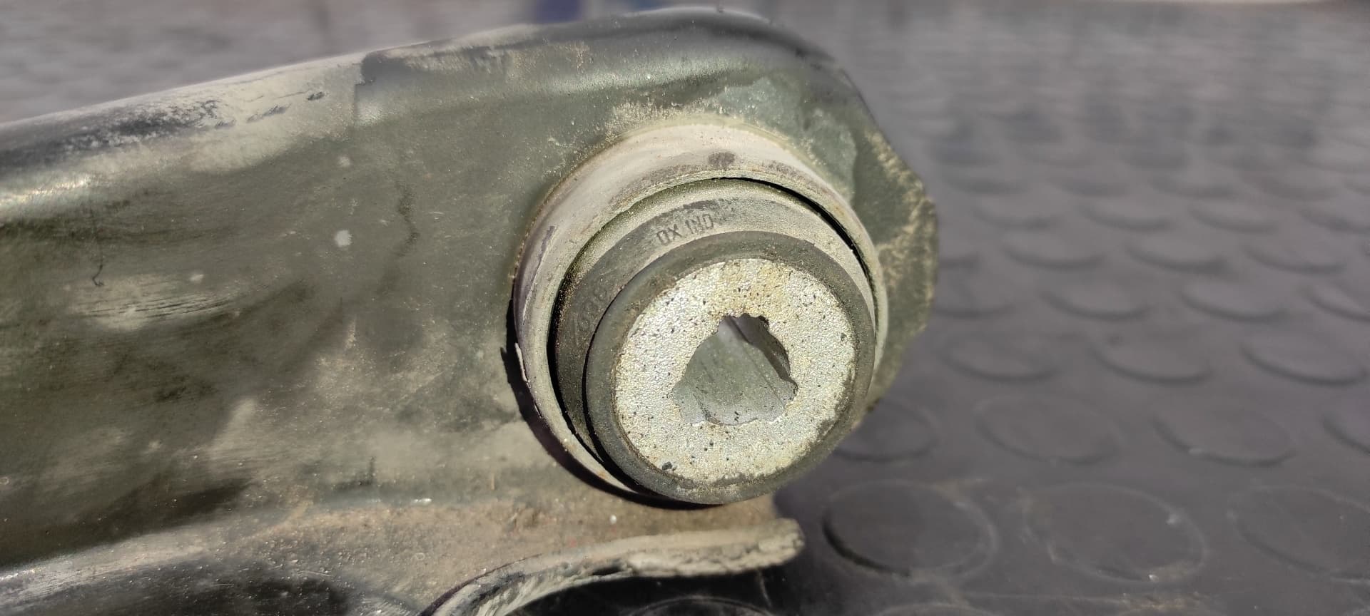 Recambio de BRAZO IZQUIERDO INFERIOR DELANTERO para RENAULT TWINGO Societe D7F referencia OEM IAM 042E135G   - NEGRO 8