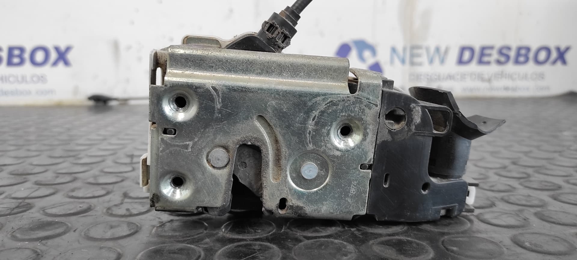 Recambio de CERRADURA PUERTA DELANTERA IZQUIERDA para RENAULT TWINGO Societe D7F referencia OEM IAM 384978   - NEGRO 7