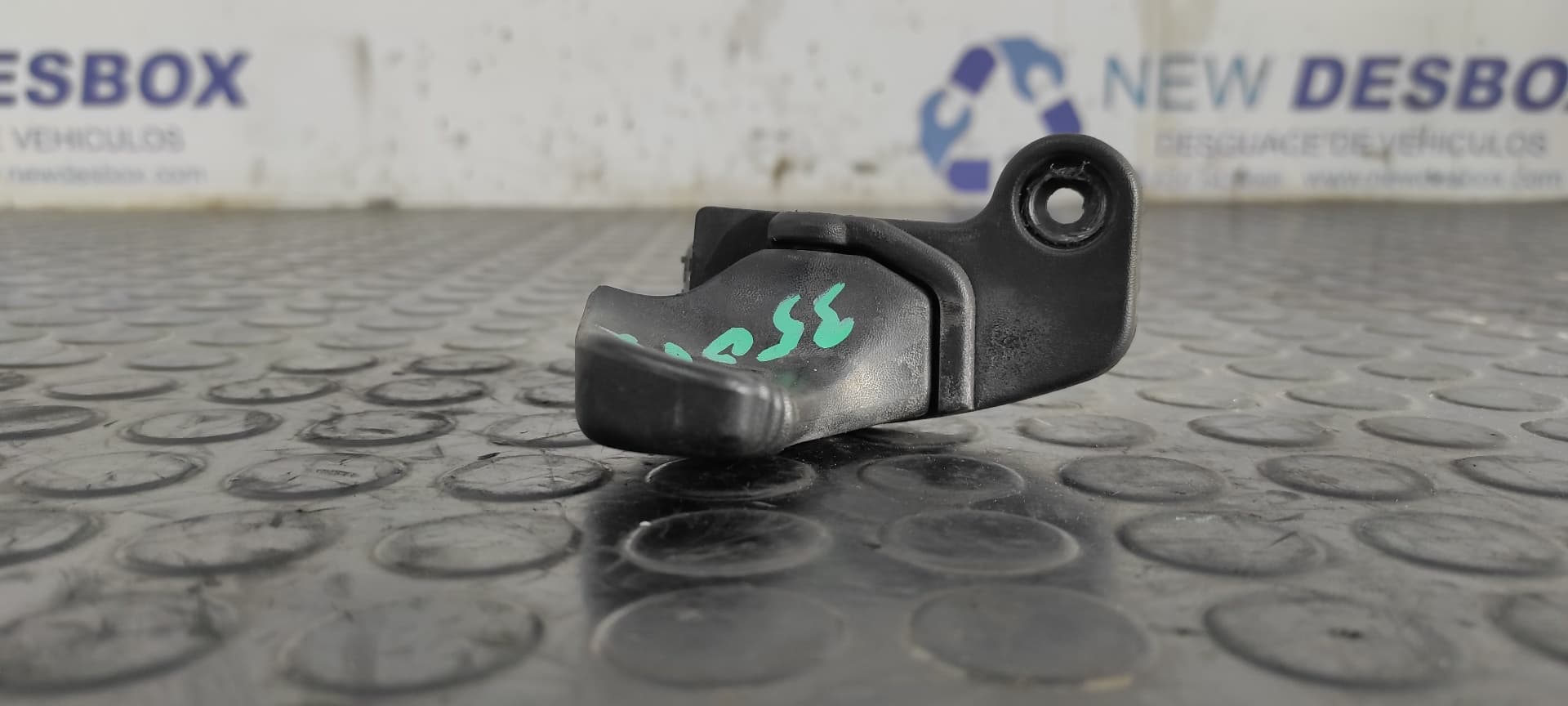 Recambio de MANETA DELANTERA IZQUIERDA para RENAULT TWINGO Societe D7F referencia OEM IAM 8200385181   - NEGRO