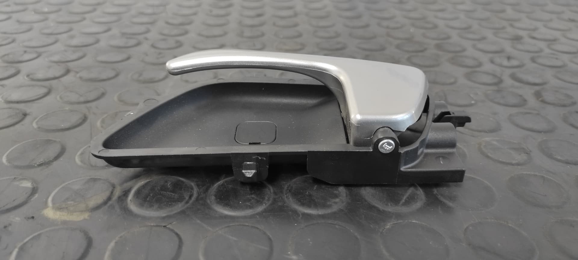 Recambio de MANETA INTERIOR TRASERA IZQUIERDA para HYUNDAI I20 ACTIVE Classic blue G3LC referencia OEM IAM 82610C7000   - ROJO 4