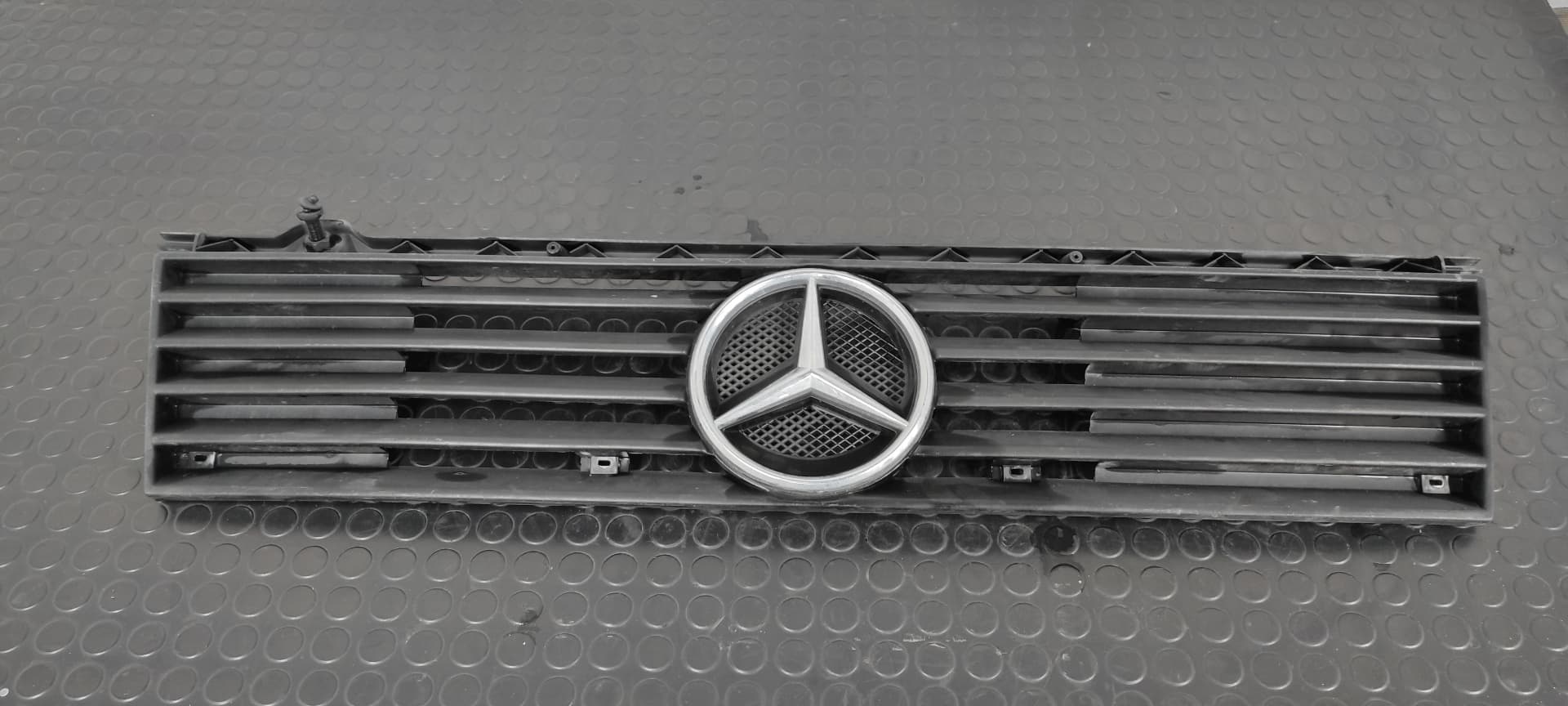 Recambio de REJILLA DELANTERA para MERCEDES-BENZ MB 100 D CAJA CERRADA / COMBI Caja cerrada  (BM 631.332/342) 616963 referencia OEM IAM 6317510218   - BLANCO