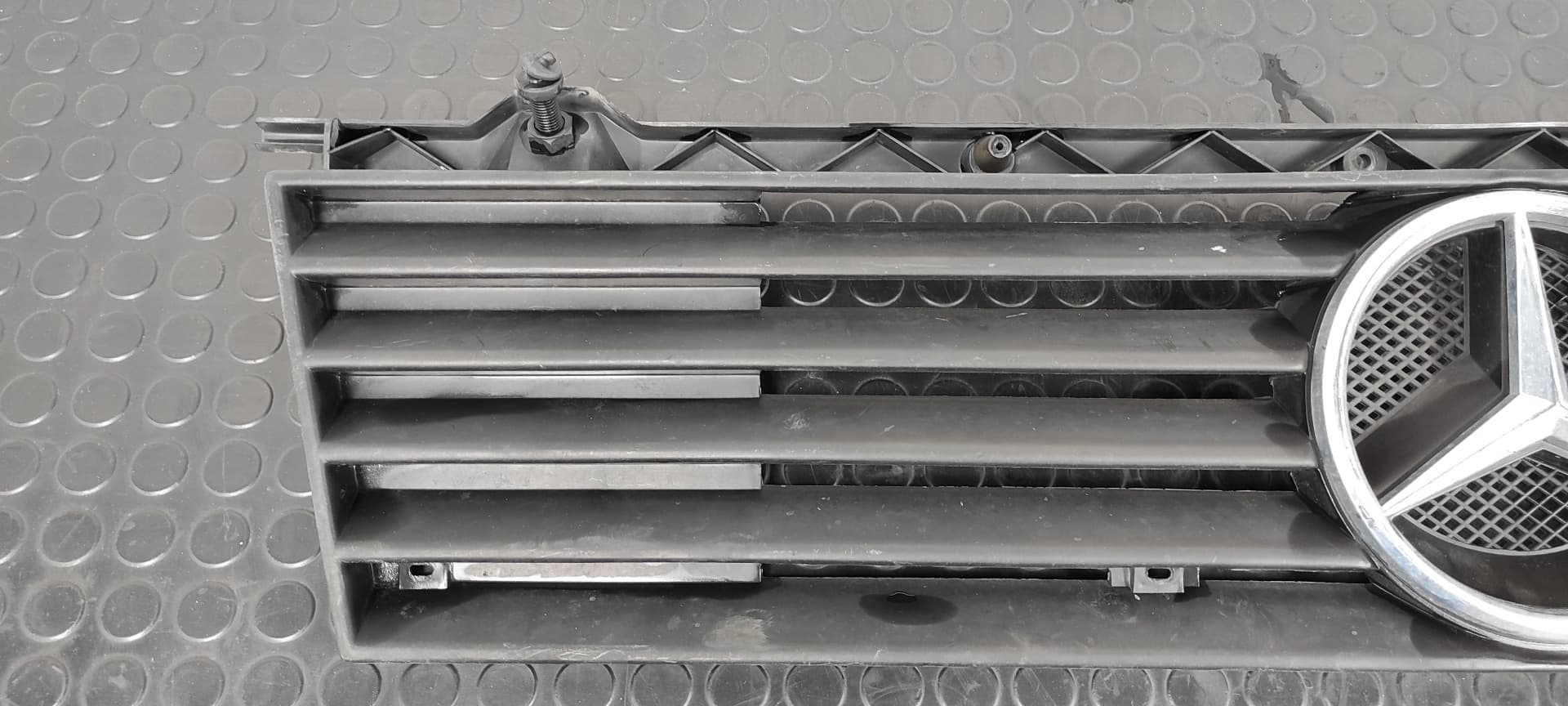 Recambio de REJILLA DELANTERA para MERCEDES-BENZ MB 100 D CAJA CERRADA / COMBI Caja cerrada  (BM 631.332/342) 616963 referencia OEM IAM 6317510218   - BLANCO 10