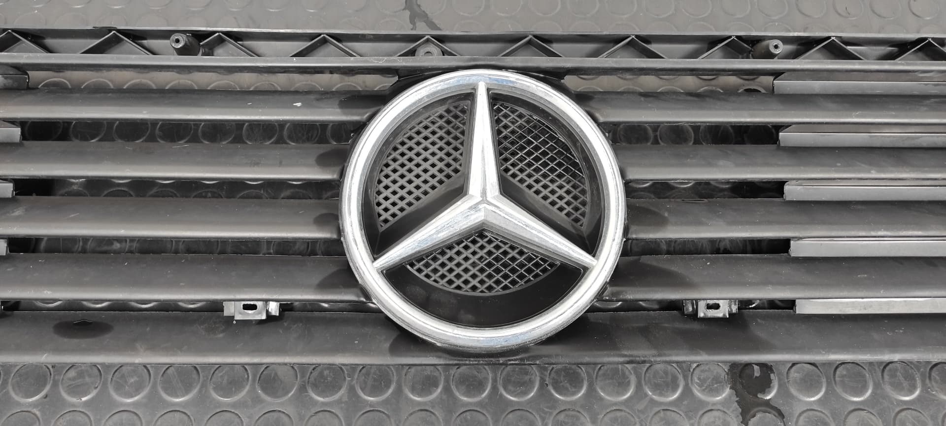 Recambio de REJILLA DELANTERA para MERCEDES-BENZ MB 100 D CAJA CERRADA / COMBI Caja cerrada  (BM 631.332/342) 616963 referencia OEM IAM 6317510218   - BLANCO 6