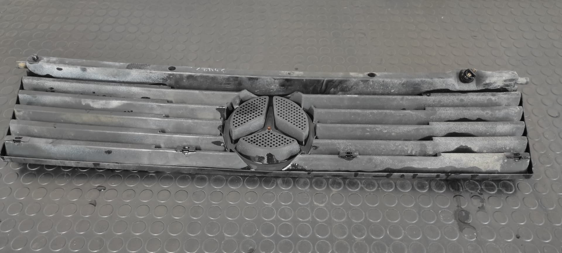 Recambio de REJILLA DELANTERA para MERCEDES-BENZ MB 100 D CAJA CERRADA / COMBI Caja cerrada  (BM 631.332/342) 616963 referencia OEM IAM 6317510218   - BLANCO 7