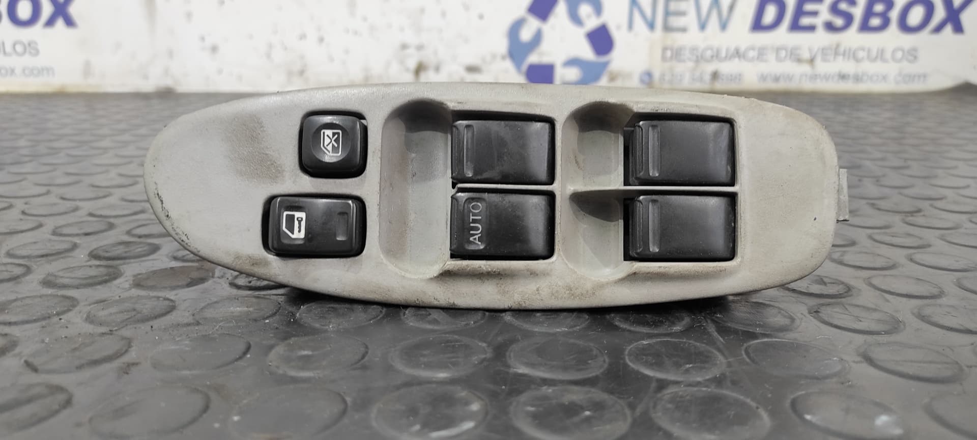 Recambio de MANDO ELEVALUNAS DELANTERO IZQUIERDO para NISSAN ALMERA TINO (V10M) Ambience YD22DDTI referencia OEM IAM 80961BU400   - GRIS
