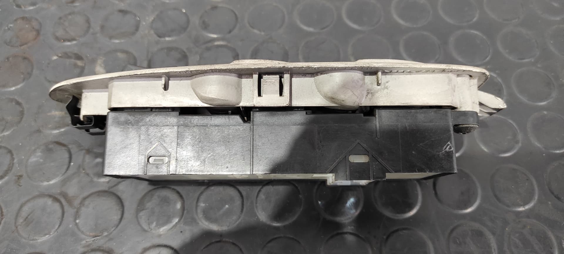 Recambio de MANDO ELEVALUNAS DELANTERO IZQUIERDO para NISSAN ALMERA TINO (V10M) Ambience YD22DDTI referencia OEM IAM 80961BU400   - GRIS 2