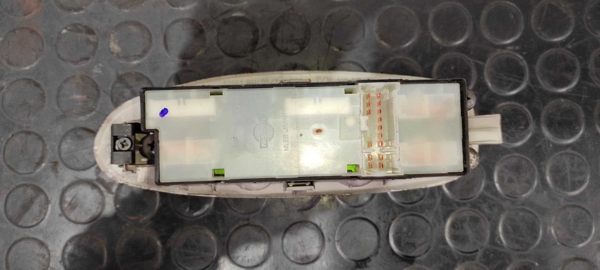 Recambio de MANDO ELEVALUNAS DELANTERO IZQUIERDO para NISSAN ALMERA TINO (V10M) Ambience YD22DDTI referencia OEM IAM 80961BU400   - GRIS 4