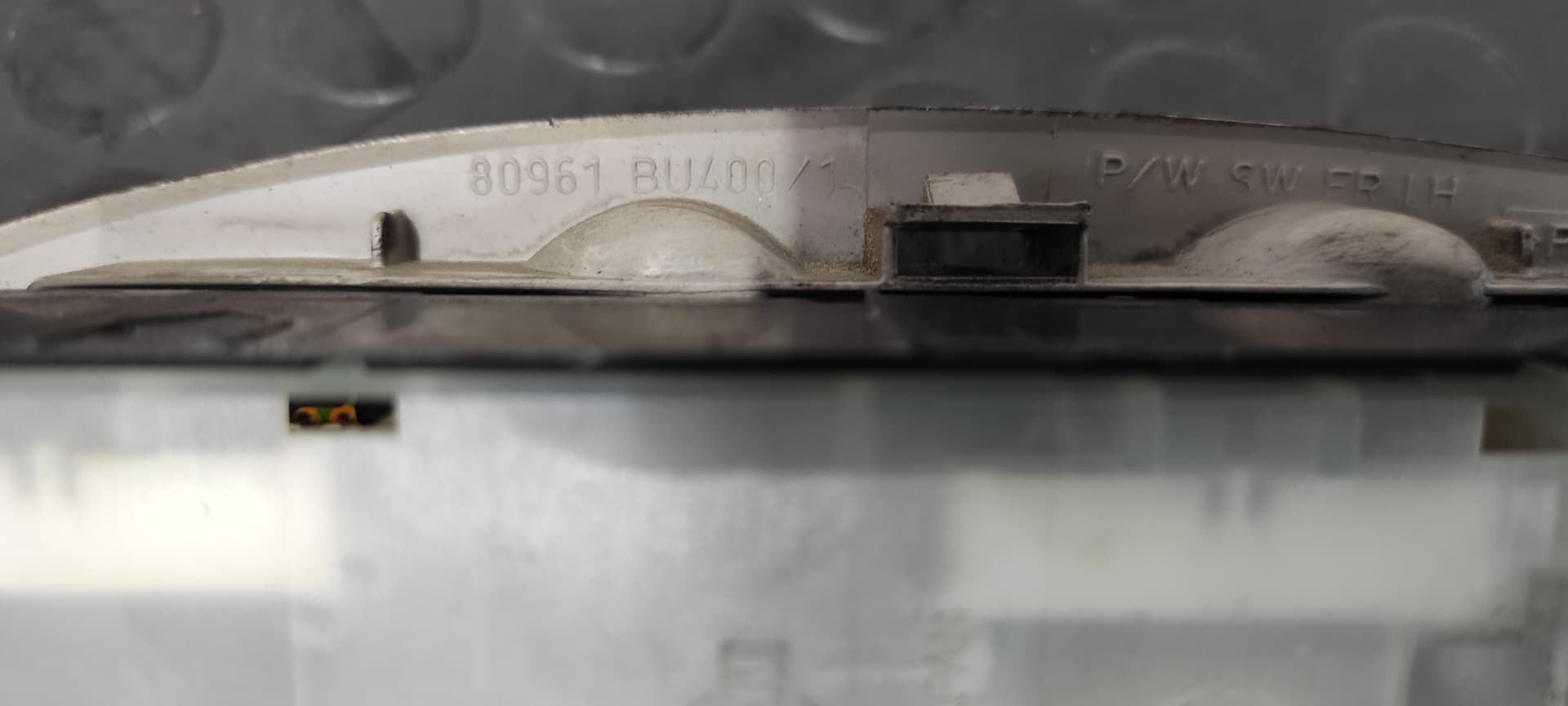Recambio de MANDO ELEVALUNAS DELANTERO IZQUIERDO para NISSAN ALMERA TINO (V10M) Ambience YD22DDTI referencia OEM IAM 80961BU400   - GRIS 5