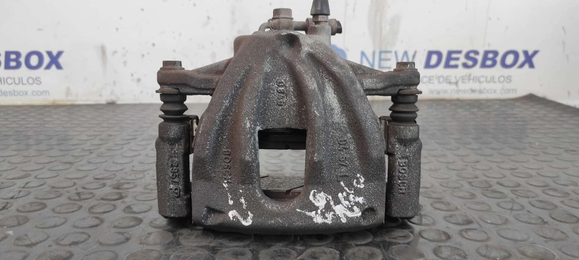 Recambio de PINZA DE FRENO DELANTERA IZQUIERDA para TOYOTA COROLLA VERSO (R1) 2.0 D-4D Luna 1CDFTV referencia OEM IAM D457 0845   - GRIS
