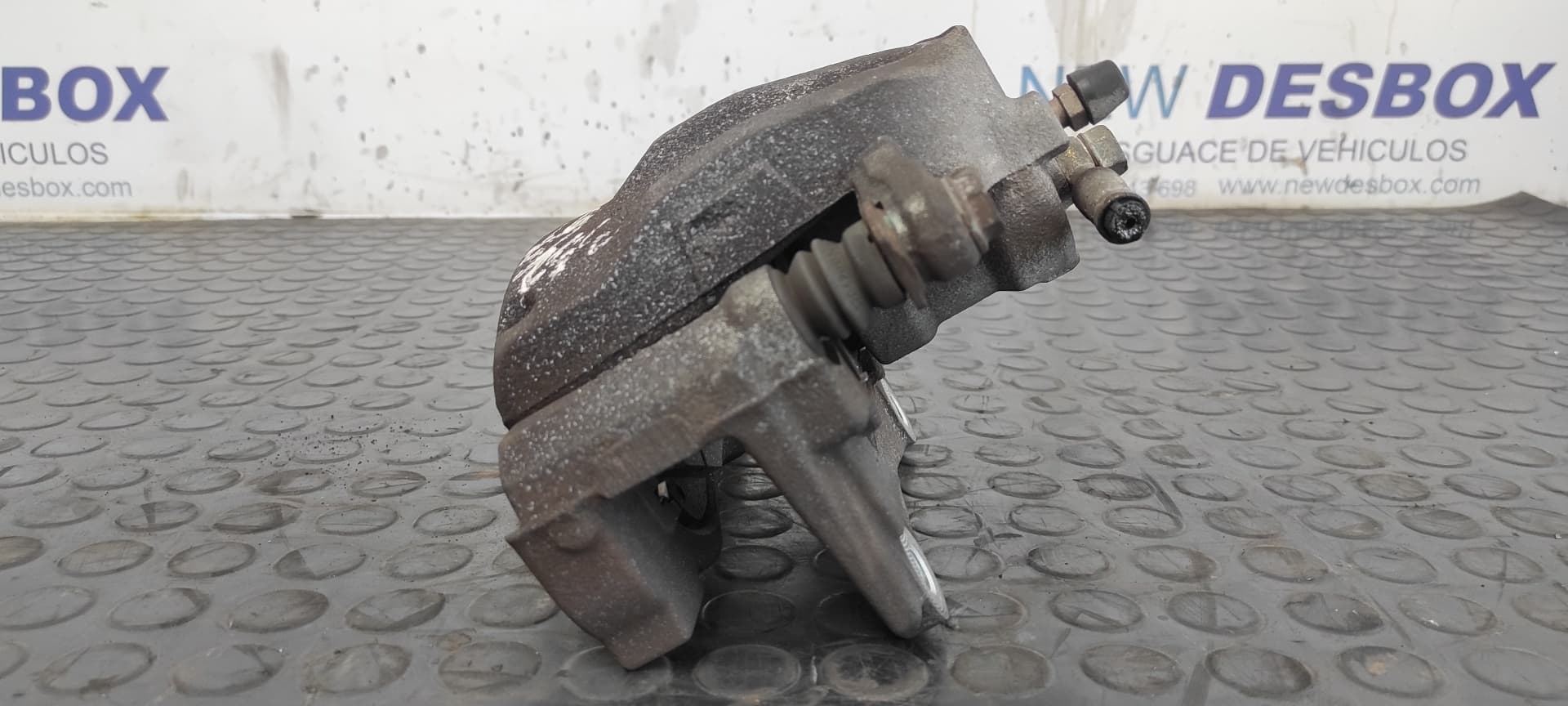 Recambio de PINZA DE FRENO DELANTERA IZQUIERDA para TOYOTA COROLLA VERSO (R1) 2.0 D-4D Luna 1CDFTV referencia OEM IAM D457 0845   - GRIS 9