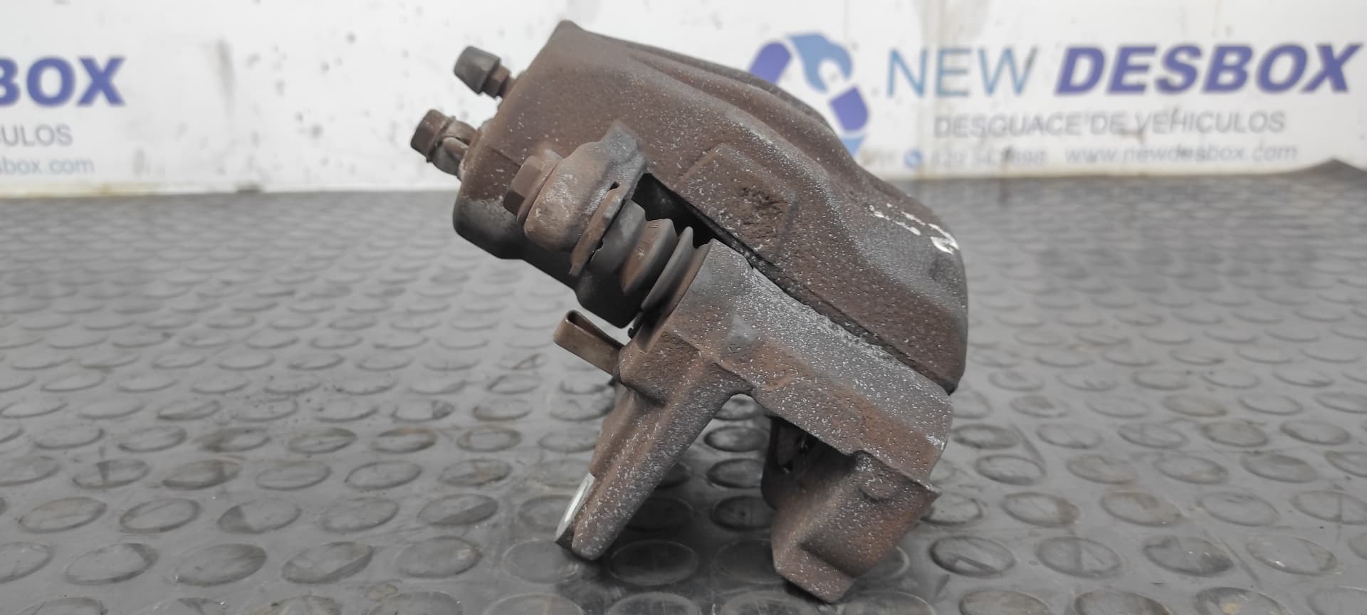 Recambio de PINZA DE FRENO DELANTERA IZQUIERDA para TOYOTA COROLLA VERSO (R1) 2.0 D-4D Luna 1CDFTV referencia OEM IAM D457 0845   - GRIS 3