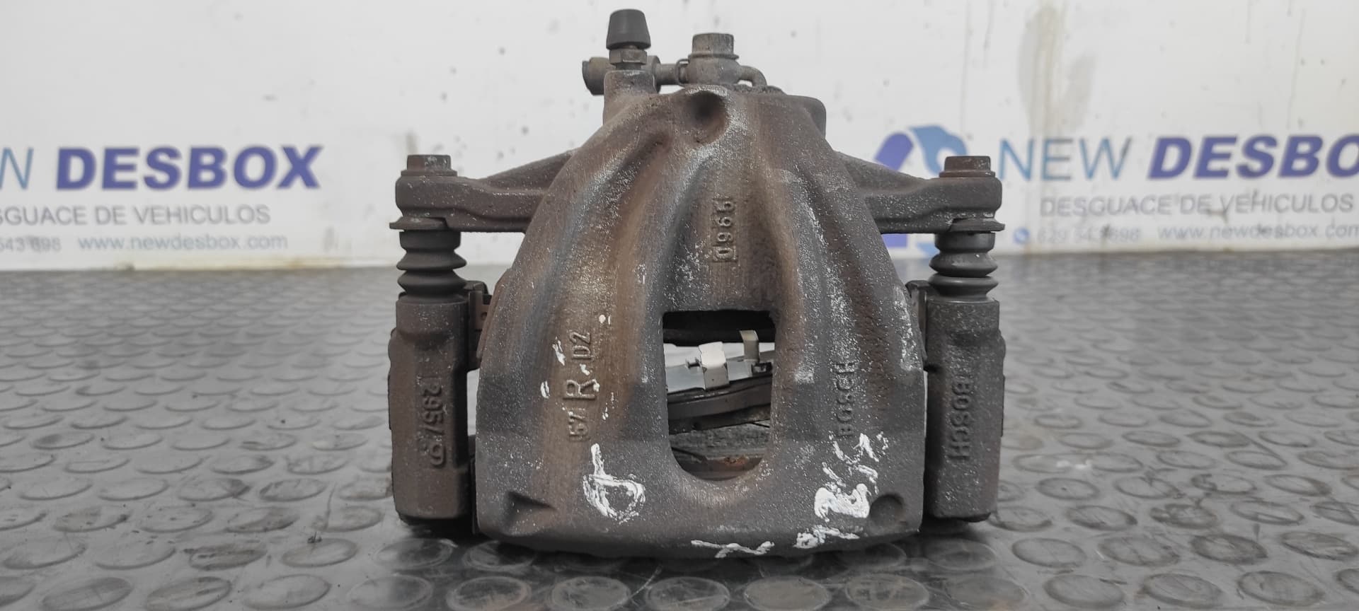 Recambio de PINZA DE FRENO DELANTERA DERECHA para TOYOTA COROLLA VERSO (R1) 2.0 D-4D Luna 1CDFTV referencia OEM IAM 57D2 0965   - GRIS