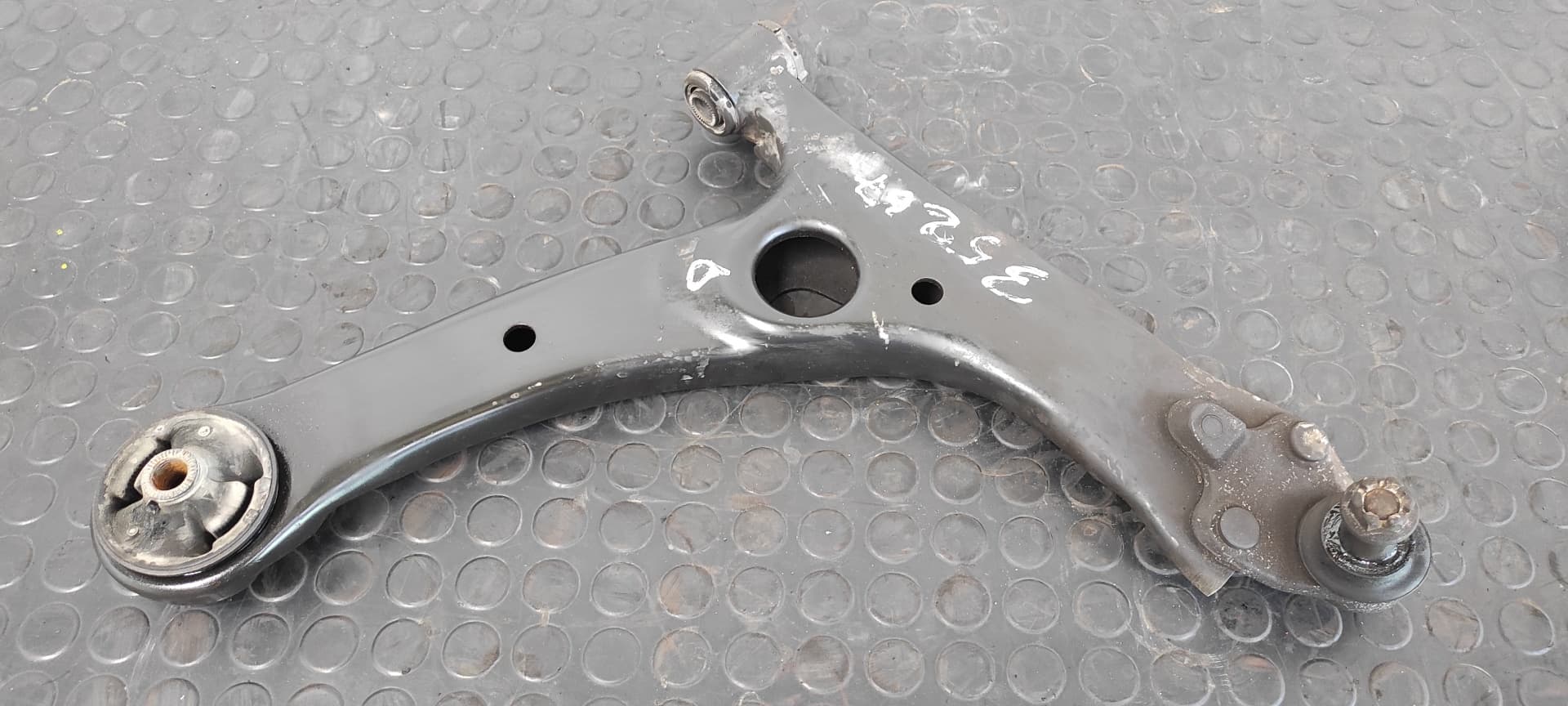 Recambio de BRAZO DERECHO INFERIOR DELANTERO para TOYOTA COROLLA VERSO (R1) 2.0 D-4D Luna 1CDFTV referencia OEM IAM 5502   - GRIS