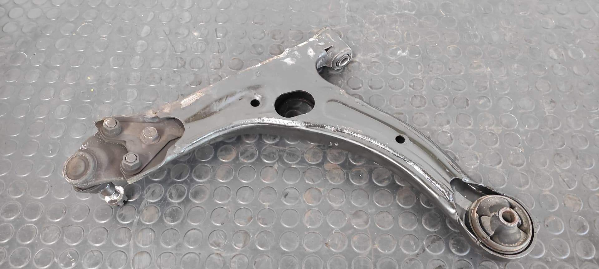 Recambio de BRAZO DERECHO INFERIOR DELANTERO para TOYOTA COROLLA VERSO (R1) 2.0 D-4D Luna 1CDFTV referencia OEM IAM 5502   - GRIS 5