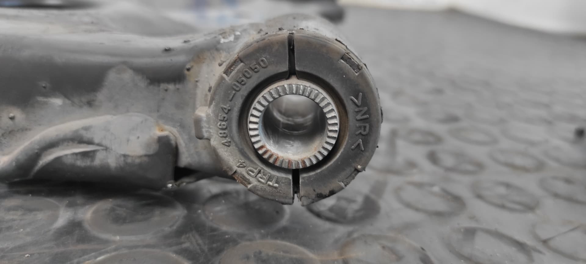 Recambio de BRAZO DERECHO INFERIOR DELANTERO para TOYOTA COROLLA VERSO (R1) 2.0 D-4D Luna 1CDFTV referencia OEM IAM 5502   - GRIS 7