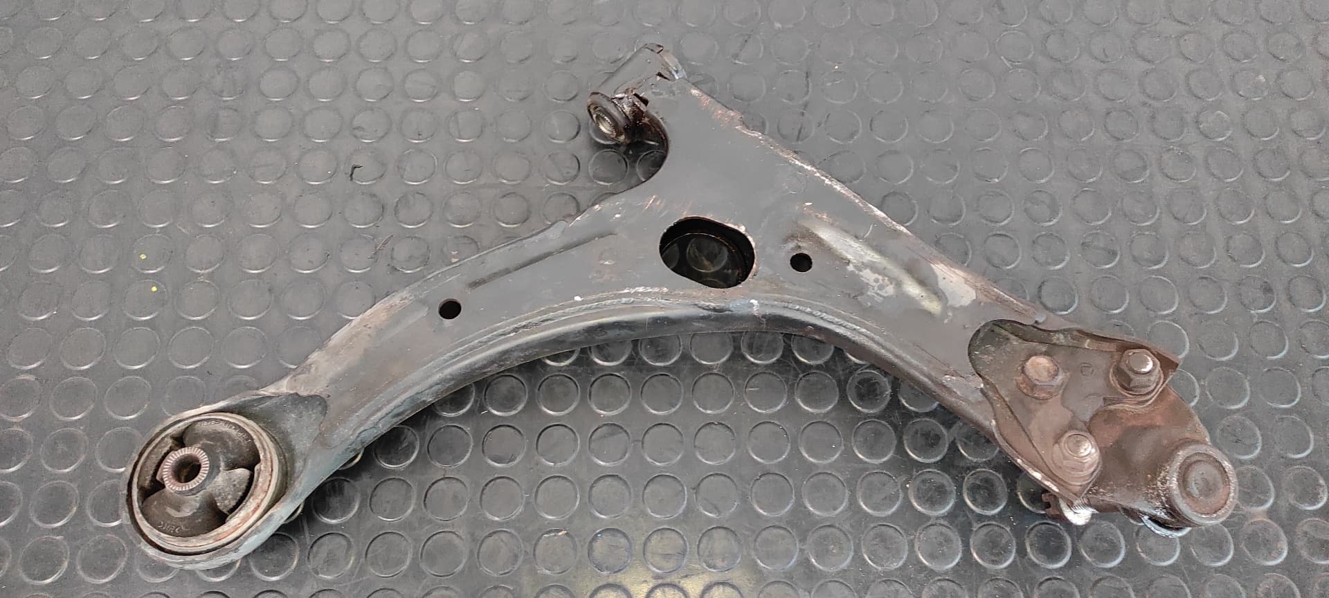 Recambio de BRAZO IZQUIERDO INFERIOR DELANTERO para TOYOTA COROLLA VERSO (R1) 2.0 D-4D Luna 1CDFTV referencia OEM IAM    - GRIS 3