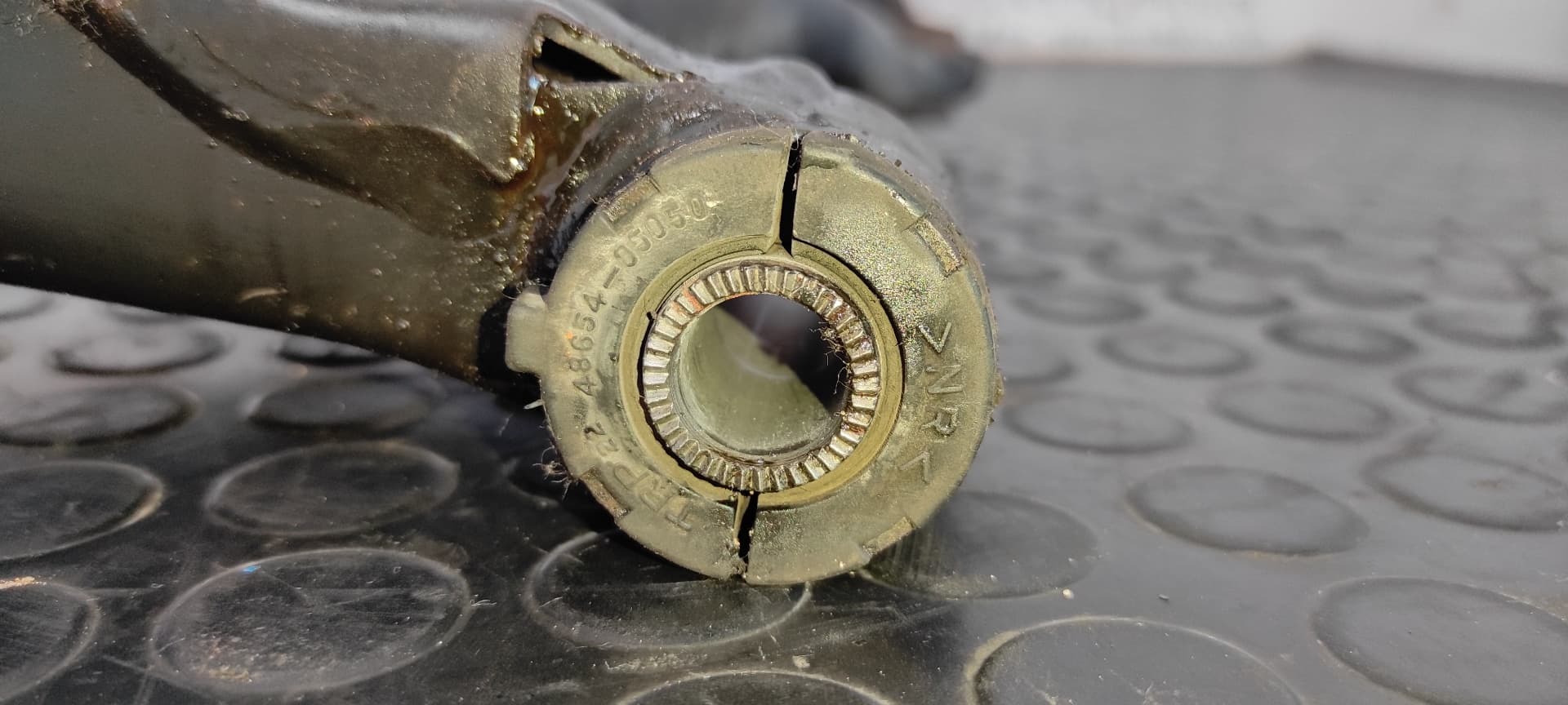 Recambio de BRAZO IZQUIERDO INFERIOR DELANTERO para TOYOTA COROLLA VERSO (R1) 2.0 D-4D Luna 1CDFTV referencia OEM IAM    - GRIS 6