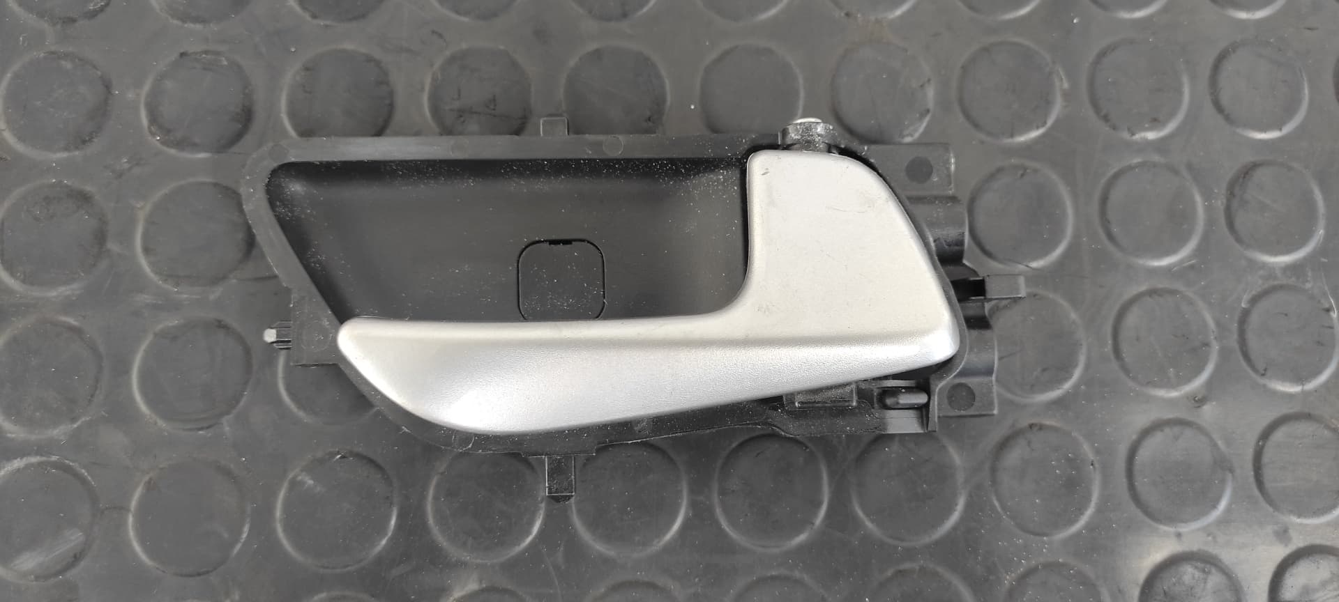 Recambio de MANETA INTERIOR DELANTERA DERECHA para HYUNDAI I20 ACTIVE Classic blue G3LC referencia OEM IAM 82620C7000   - ROJO
