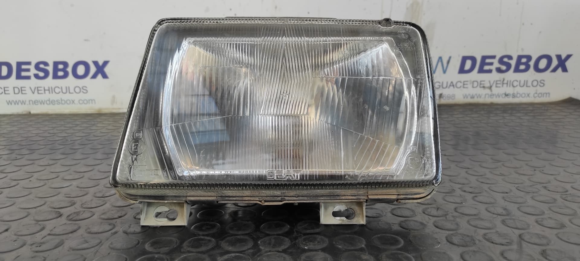 Recambio de FARO IZQUIERDO para SEAT IBIZA (6K) 1.3 CAT (AAV) 021A1000 referencia OEM IAM 043392   - ROJO