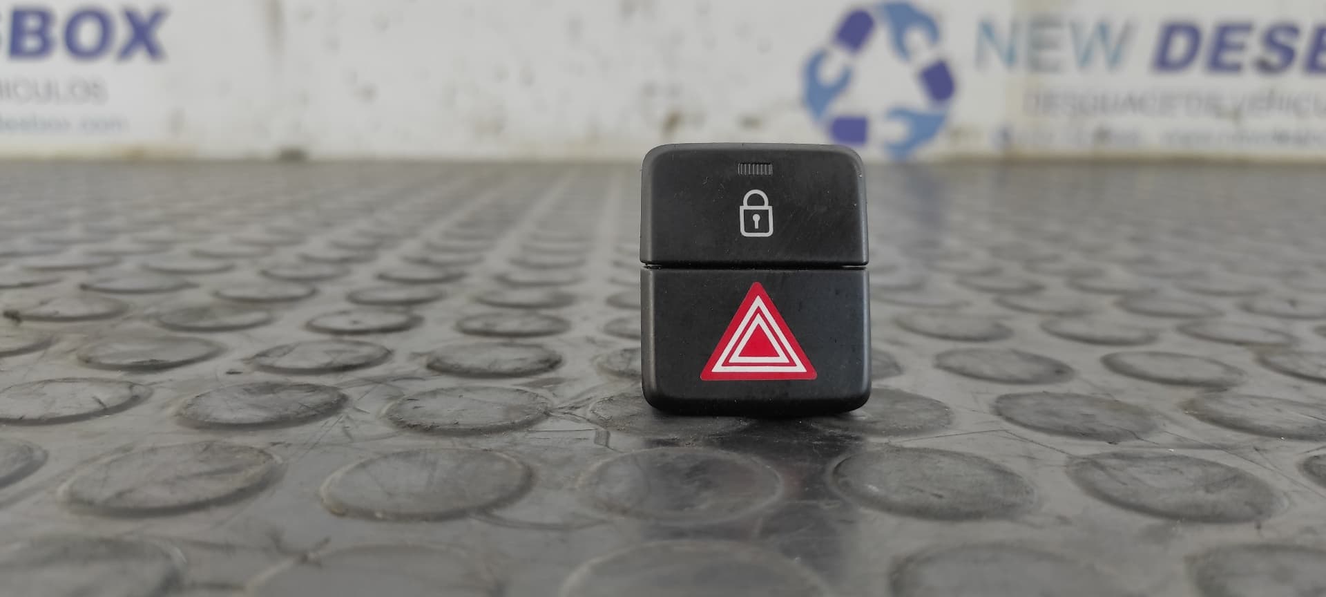Recambio de WARNING para HYUNDAI I20 ACTIVE Classic blue G3LC referencia OEM IAM 23H9   - ROJO