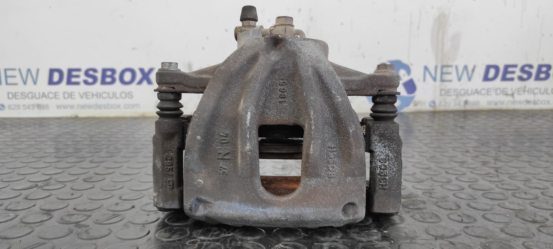 Recambio de PINZA DE FRENO DELANTERA DERECHA para TOYOTA COROLLA VERSO (R1) 2.0 Turbodiesel CAT 1CDFTV referencia OEM IAM Y01334F   - NEGRO