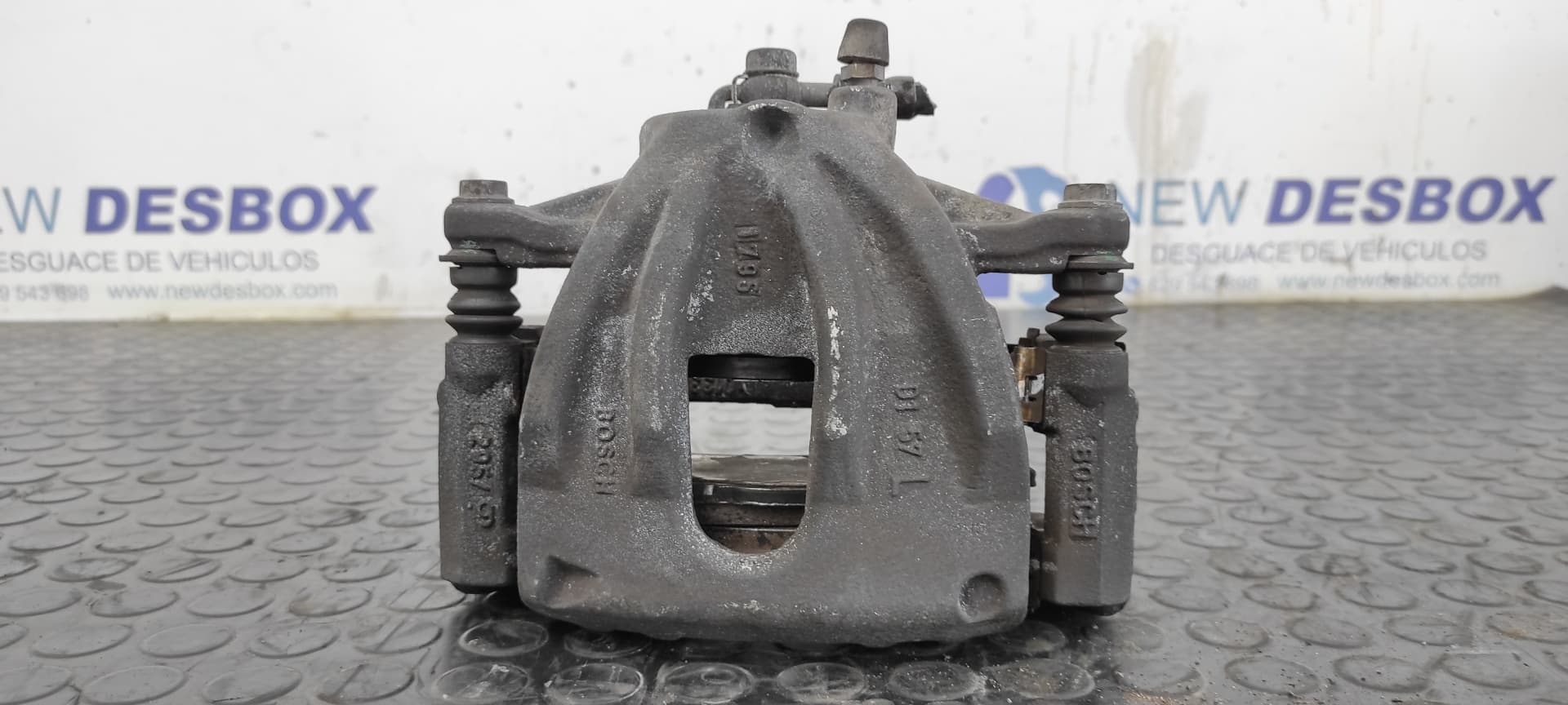 Recambio de PINZA DE FRENO DELANTERA IZQUIERDA para TOYOTA COROLLA VERSO (R1) 2.0 Turbodiesel CAT 1CDFTV referencia OEM IAM Y01333F   - NEGRO