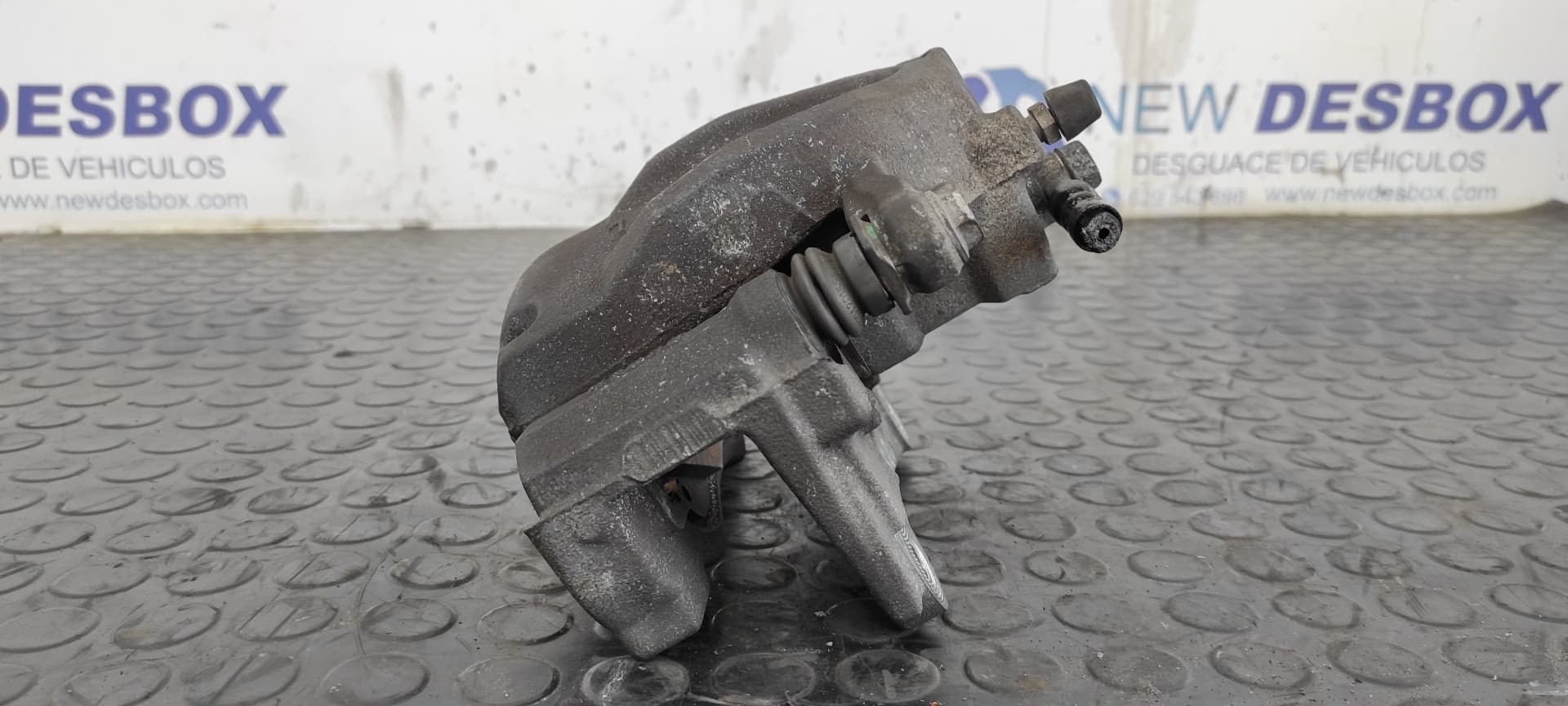 Recambio de PINZA DE FRENO DELANTERA IZQUIERDA para TOYOTA COROLLA VERSO (R1) 2.0 Turbodiesel CAT 1CDFTV referencia OEM IAM Y01333F   - NEGRO 3