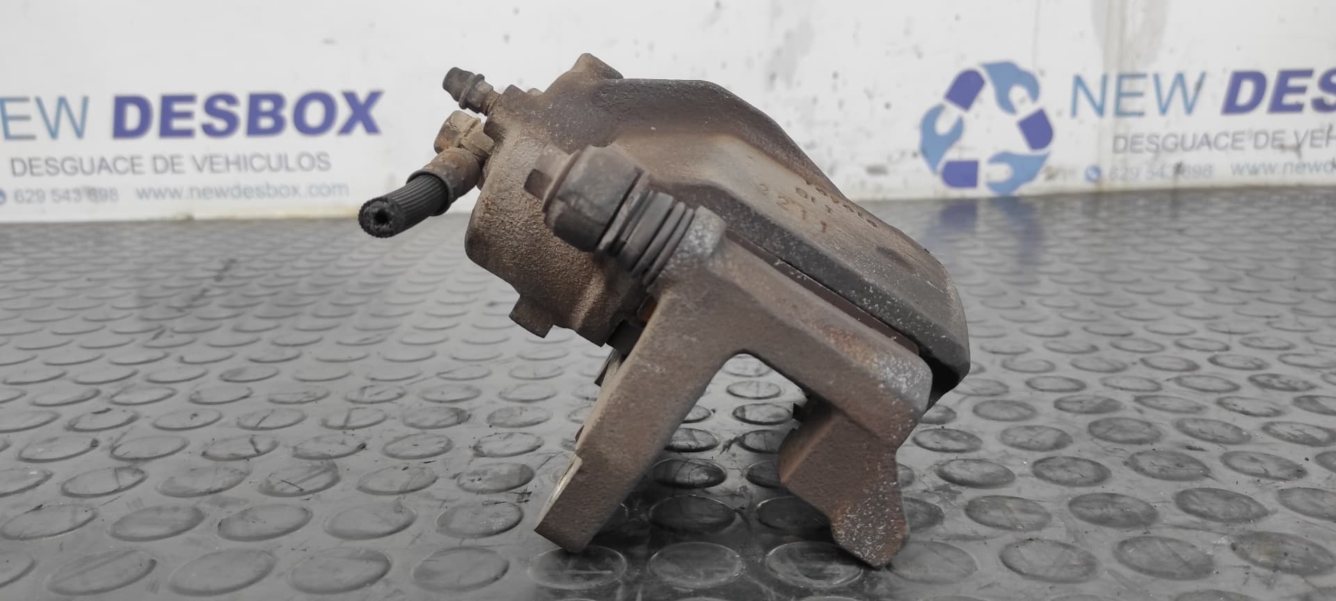Recambio de PINZA DE FRENO DELANTERA DERECHA para TOYOTA COROLLA (E12) 2.0 D-4D Linea Luna Berlina 1CDFTV referencia OEM IAM BL3 2211 26932   - PLATA 6
