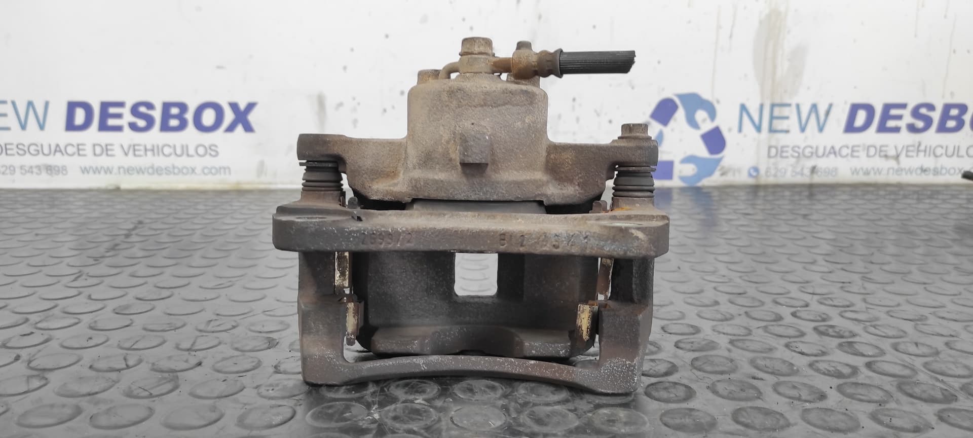 Recambio de PINZA DE FRENO DELANTERA DERECHA para TOYOTA COROLLA (E12) 2.0 D-4D Linea Luna Berlina 1CDFTV referencia OEM IAM BL3 2211 26932   - PLATA 7