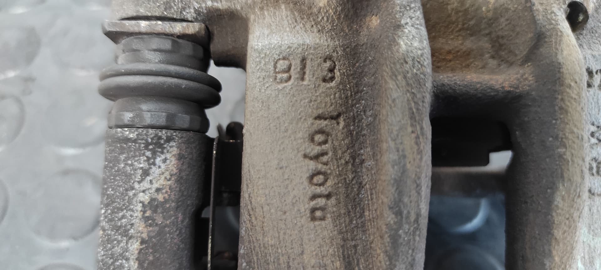 Recambio de PINZA DE FRENO TRASERA DERECHA para TOYOTA COROLLA (E12) 2.0 D-4D Linea Luna Berlina 1CDFTV referencia OEM IAM B13 27101 2281   - PLATA 6