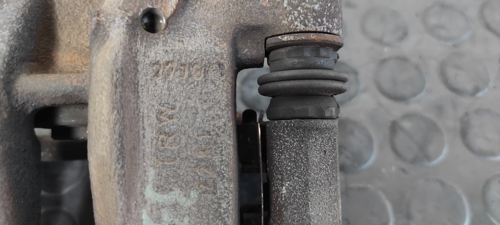 Recambio de PINZA DE FRENO TRASERA DERECHA para TOYOTA COROLLA (E12) 2.0 D-4D Linea Luna Berlina 1CDFTV referencia OEM IAM B13 27101 2281   - PLATA 8