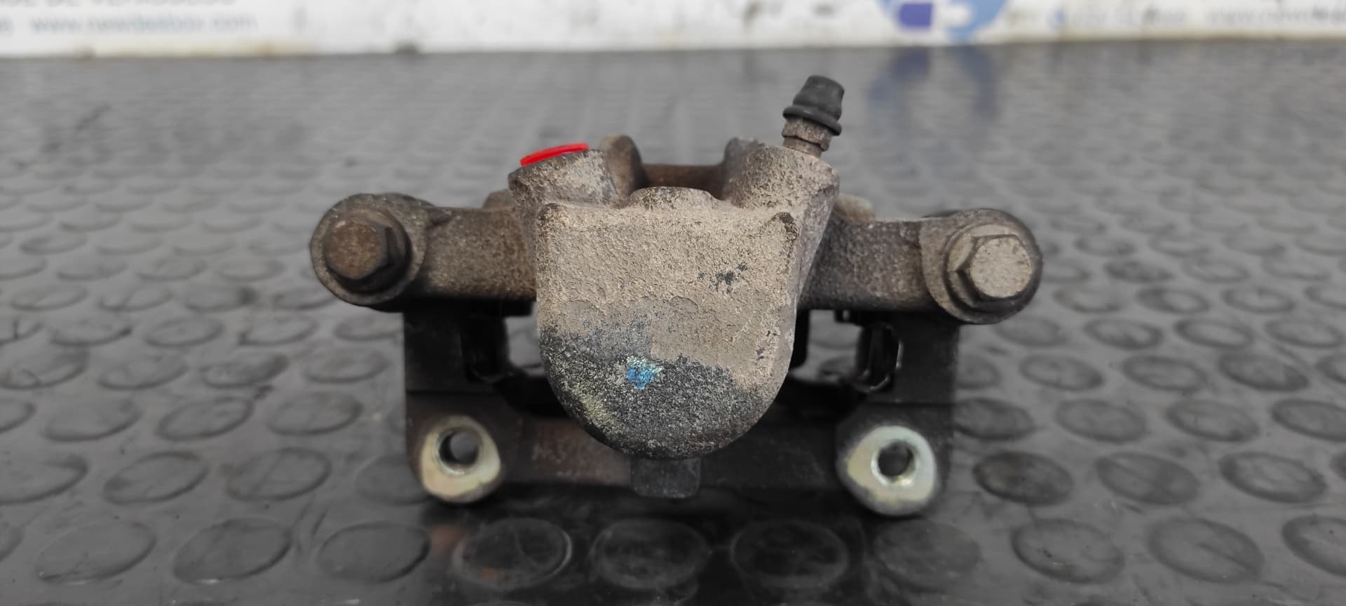 Recambio de PINZA DE FRENO TRASERA DERECHA para TOYOTA COROLLA (E12) 2.0 D-4D Linea Luna Berlina 1CDFTV referencia OEM IAM B13 27101 2281   - PLATA 2