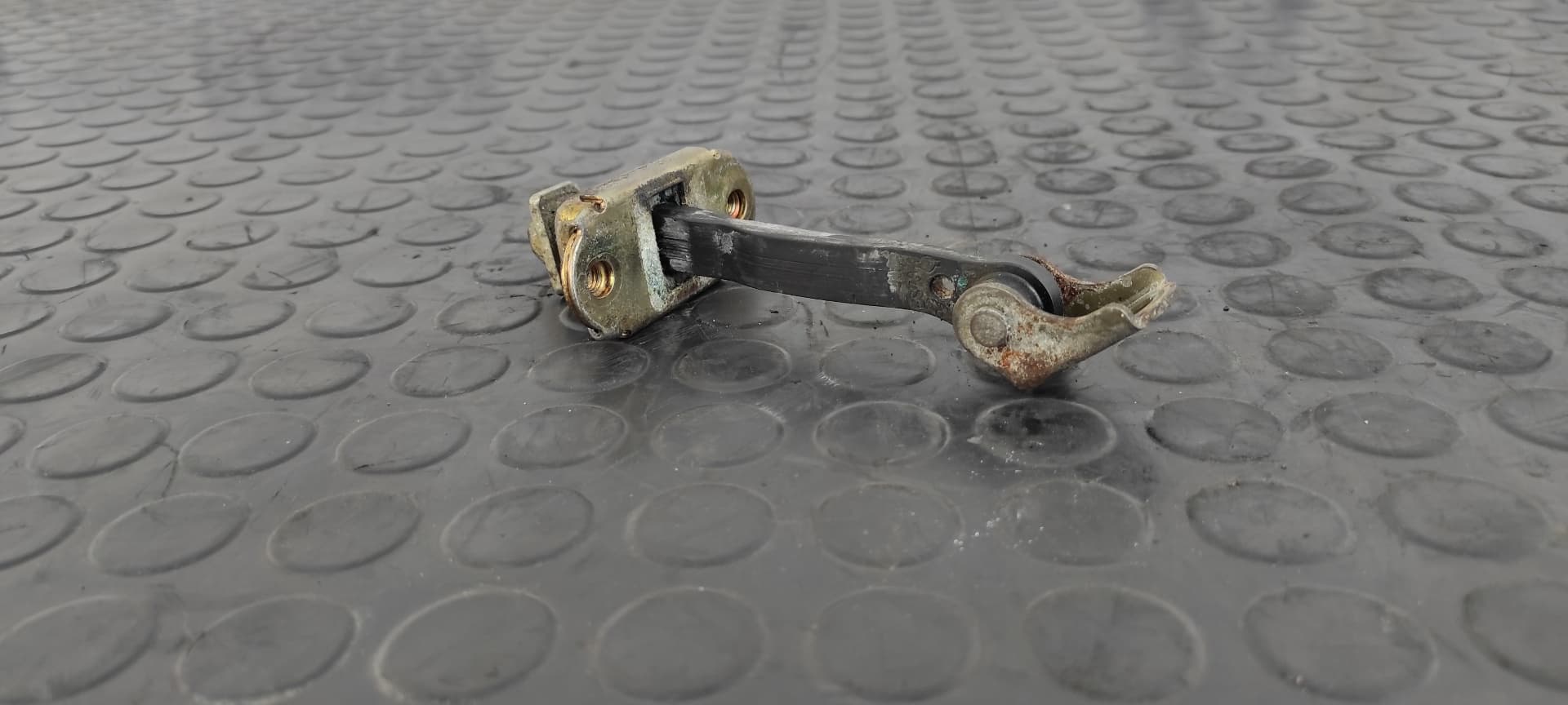 Recambio de RETENEDOR PUERTA IZQUIERDA  para NISSAN MICRA (K12E) Acenta CR14DE referencia OEM IAM ES78   - GRIS